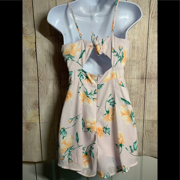 Romper Size Small - Picture 5 of 8